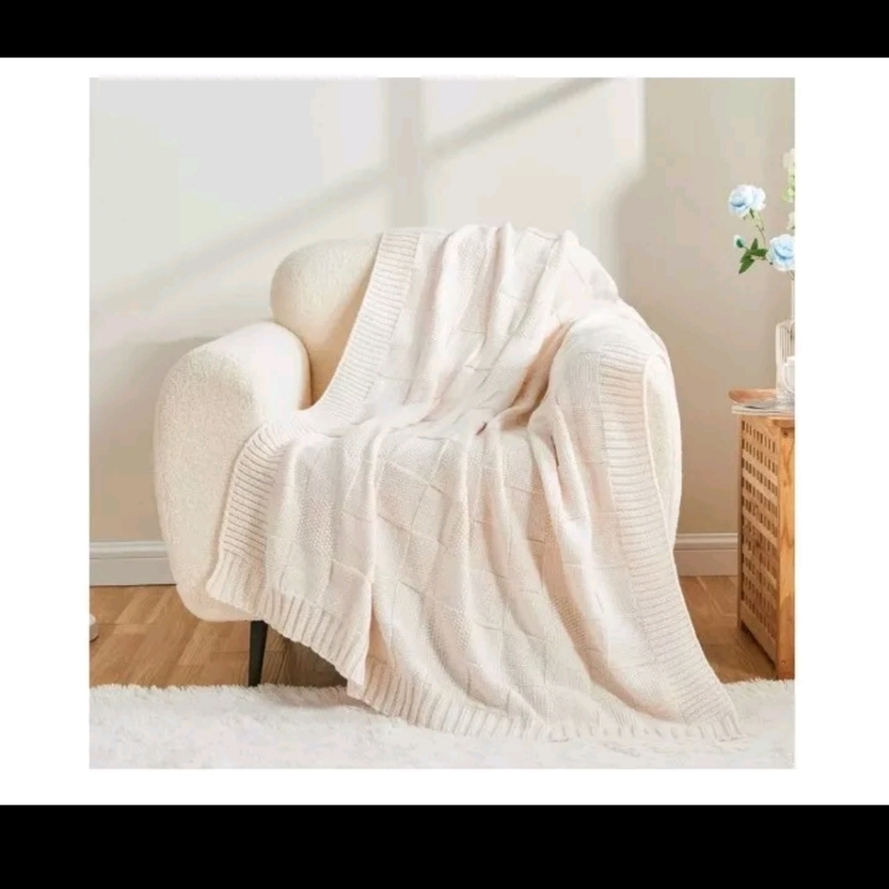 CozeCube Knit White/Cream checkered Throw Blanket "50x60" Factory Sealed Plastic - Picture 4 of 7